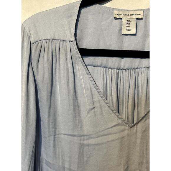 Cupcakes and Cashmere Women's Size Large Soft Icy Blue Flowing Blouse - Picture 3 of 10